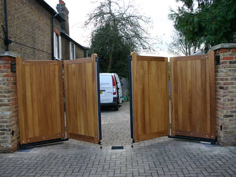 folding gate that is automated