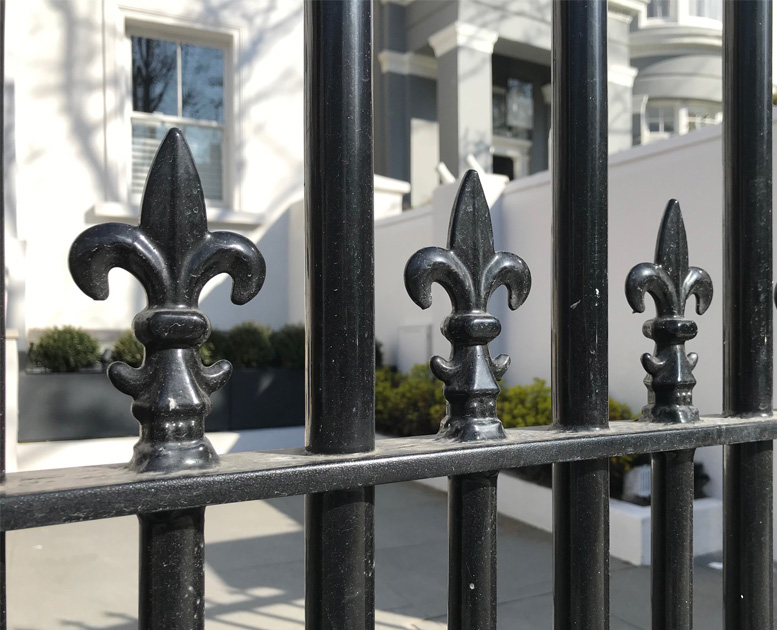 Residential-Black-Metal-Gates-Oxfordshire